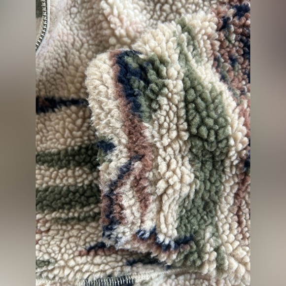 BDG Urban Outfitters Scotty Printed Fleece Mock Neck Half-Zip - Picture 9 of 15